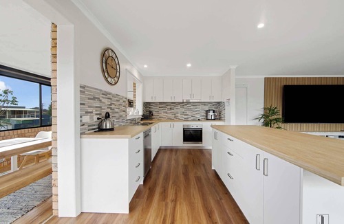 Surf Beach House | Pet-Friendly Home, Walk to Beach