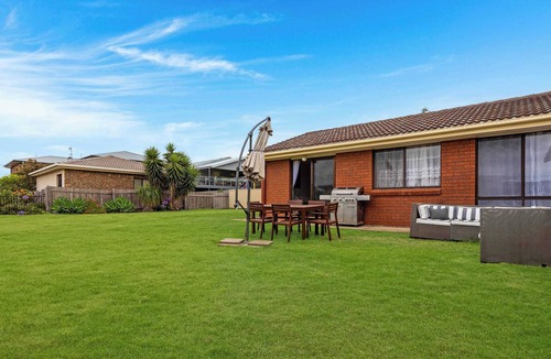 Kianga House | Pet-Friendly Home, Walk to Beach - Kianga Comfort