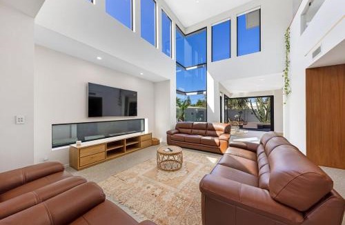 Buddina House | Pet friendly Luxury stay walk to beach