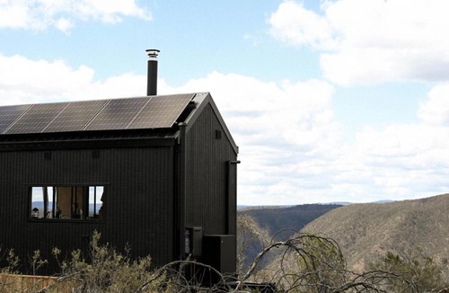 Windellama House | Pet Friendly Off-Grid Cabin Secluded in Nature -Zaid