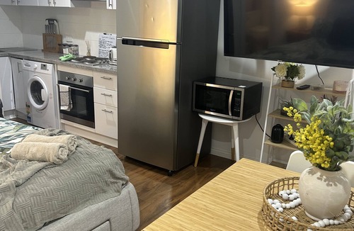 Halekulani Apartment | Pet friendly private studio, walking distance to lake