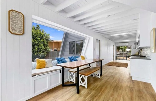 Urangan House | Pet friendly100m to Beach and Cafe by Custom Bnb Hosting