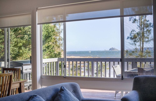 Surfside House | Pete's on the Beach, less than 5 minutes to Batemans Bay CBD