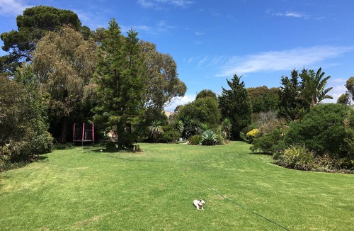 St Albans Park Cottage | Phar Lap Tree Cottage - A Winter Retreat with Breakfast Included