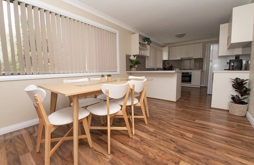 Bletchington House | Phillip Villa - Modern & Fresh, Close to Town
