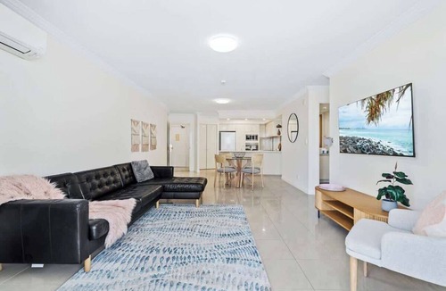 Broadbeach Apartment | Phoenician 2 Bedroom
