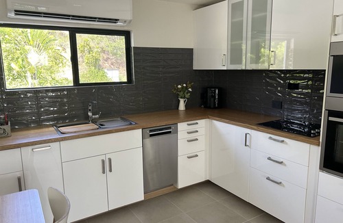 West End Apartment | Pine Lodge-Stylish 2 bedroom unit convenient location, West End