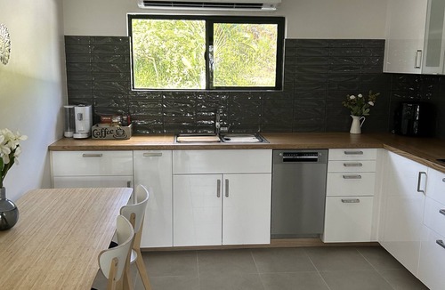 West End Apartment | Pine Lodge-Stylish 2 bedroom unit convenient location, West End