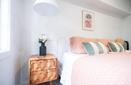 Ettalong Beach Bed & Breakfast | Pink Muse, 3 Mins To Ettalong Beach