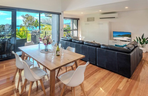 Hamilton Island Apartment | Pinnacle 3, Seaview Apartment on Hamilton Island