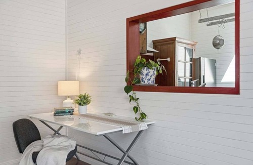 Coffs Harbour Cottage | Pip's Cottage - Pets Friendly, Cafes, Bars, Jetty Beach