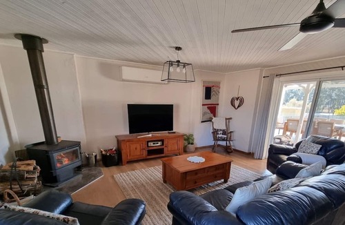 Eurunderee House | Pipeclay Cottage Farmstay Vibes and Chic Design