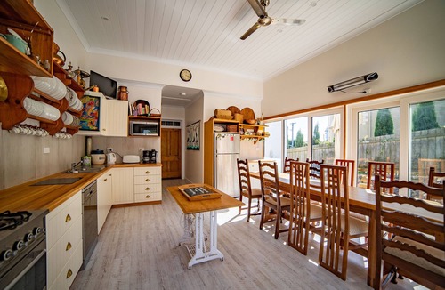 Stanley Bed & Breakfast | Poet's Cottage Stanley