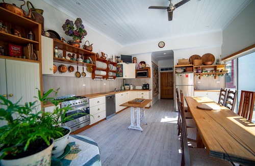 Stanley Bed & Breakfast | Poet's Cottage Stanley