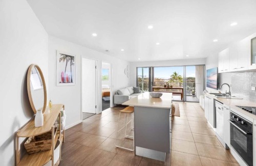 Buddina Apartment | Point Cartwright Penthouse - Ocean and River Views