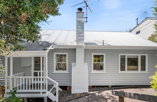 Lorne House | Polwarth Oceanview Cottage