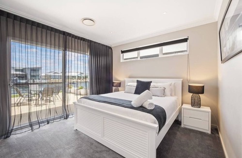 Geographe House | Pontoon Paradise Waterfront Serenity in Geographe