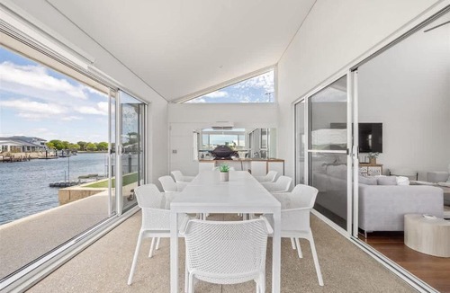 Geographe House | Pontoon Paradise - Waterfront Serenity in Geographe