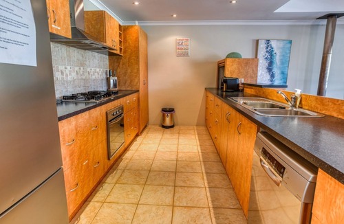 Dunsborough House | Pool and Putt Paradise