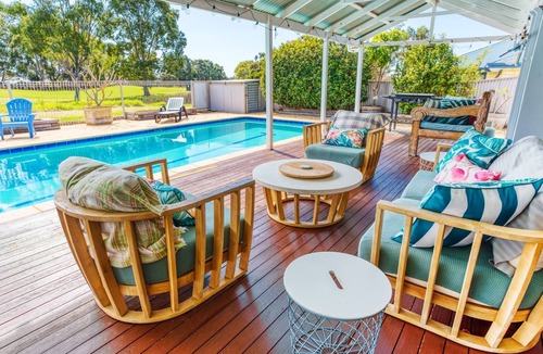Dunsborough House | Pool and Putt Paradise