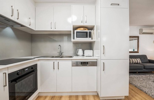 Subiaco Apartment | Pool, BBQ & spa (in season) - free parking and wifi - 3 bedroom 2 bathrooms