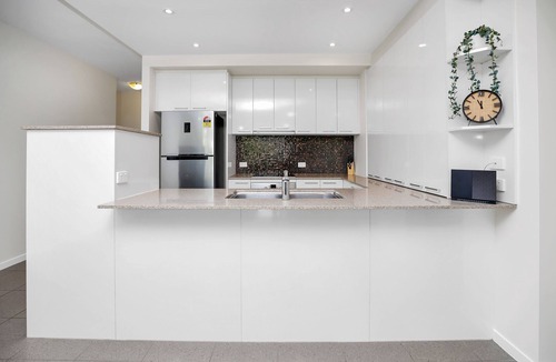 Cairns Central Business District Apartment | Pool View City Centre Apartment 202