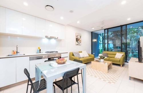 Newstead Apartment | Pool View Urban Oasis 2Bed Apt/Top Suburb/Parking