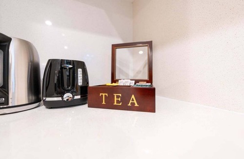 Newstead Apartment | Pool View Urban Oasis 2Bed Apt/Top Suburb/Parking