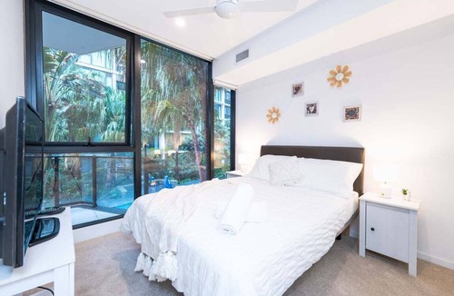 Newstead Apartment | Pool View Urban Oasis 2Bed Apt/Top Suburb/Parking