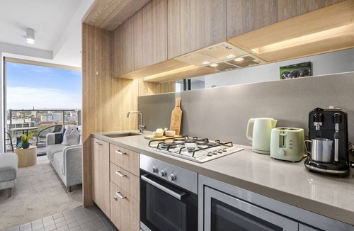 South Yarra Apartment | Poolside 2-Bed Apartment in South Yarra