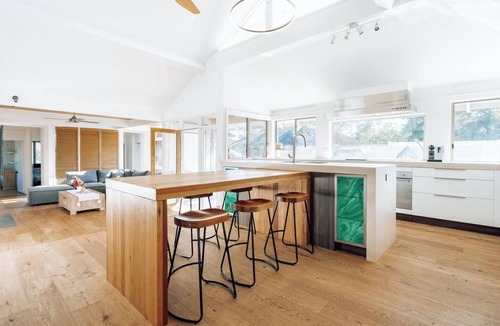 Mount Eliza House | Poolside Haven Your Mount Eliza Family Getaway