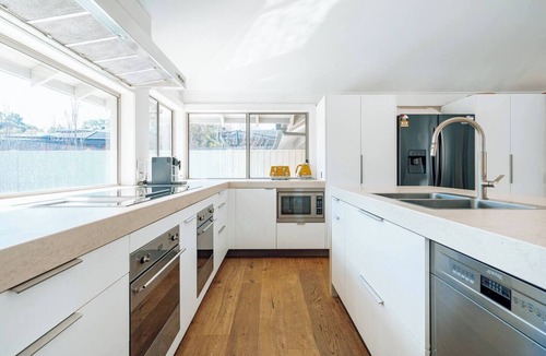 Mount Eliza House | Poolside Haven Your Mount Eliza Family Getaway