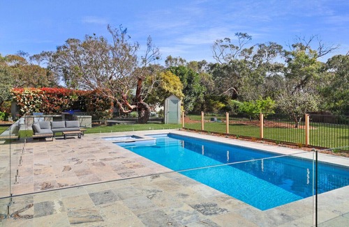 Wallington Apartment | Poolside Loft- Private retreat, Shared Pool/Spa, Basketball Court, Close to wineries, Golf, Beaches