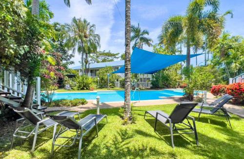 Jubilee Pocket Apartment | Poolside Mango House