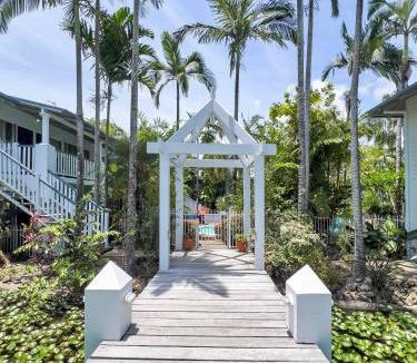 Jubilee Pocket Apartment | Poolside Mango House