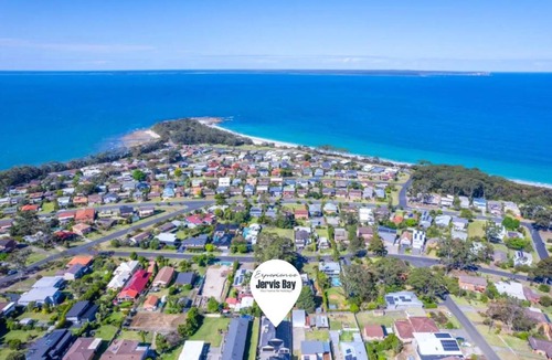 Vincentia House | Poolside Oasis by Experience Jervis Bay