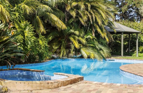 Rosebud House | Poolside Palms Oasis