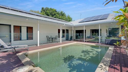 Trinity Beach House | Poolside Palms Villa