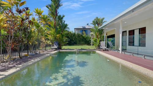 Trinity Beach House | Poolside Palms Villa
