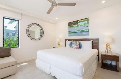 Craiglie Apartment | Poolside Relaxation - Resort Retreat with Beach Access
