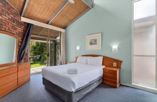 Sapphire Beach Villa | Poolside Villa