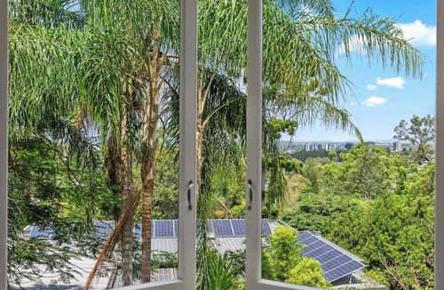 Bardon House | Poppy's Place! 4Bed/1Bath/2Car/Views/House ~Bardon