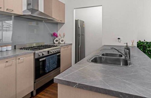 Shepparton North House | Popular Villa #2 · Popular Villa - Spacious 4 Bedroom Home