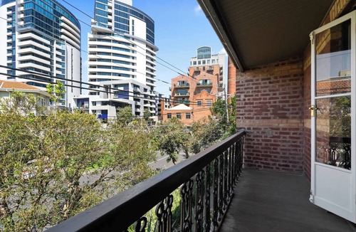 Port Melbourne House | Port Paradiso Summary