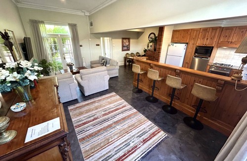 Albury Villa | Porters Cottage Grande (2 units)