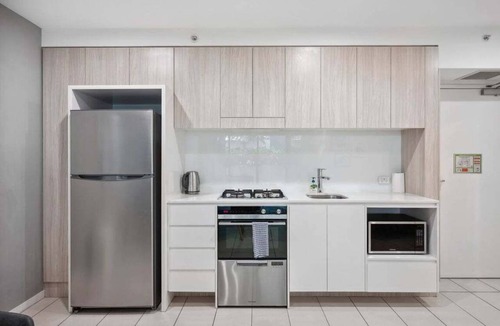 Hamilton Apartment | Portside Wharf Retreat | 1-Bedroom King Bed
