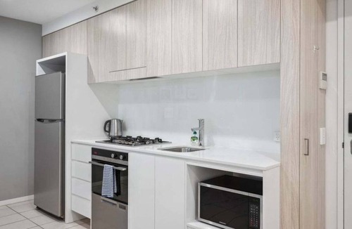 Hamilton Apartment | Portside Wharf Retreat | 1-Bedroom King Bed