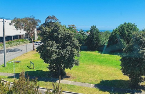 Mornington House | Position perfection - Mornington Walk to beach and shops