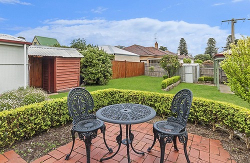 Warrnambool House | Positioned in the center of Warrnambool at a location that cannot be beat.