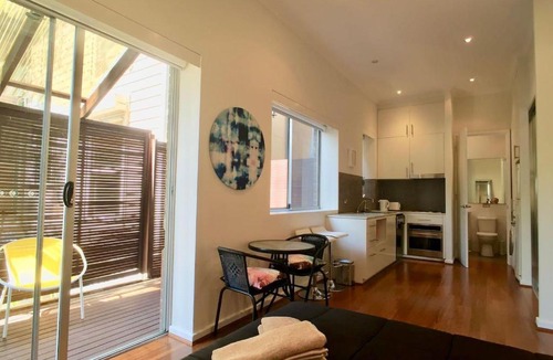 Potts Point Apartment | Potts Point Terrace Apartment with City View